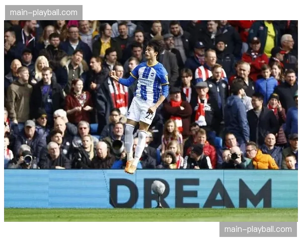 布莱顿1-0布伦特福德：三笘薰角球助攻邓克头槌破门，海鸥半场领先