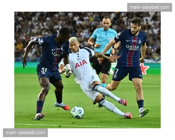 巴黎圣日耳曼抵达慕尼黑,恩里克称对阵拜仁需“极致专注” 巴黎圣日耳曼抵达慕尼黑,恩里克称对阵拜仁需“极致专注”